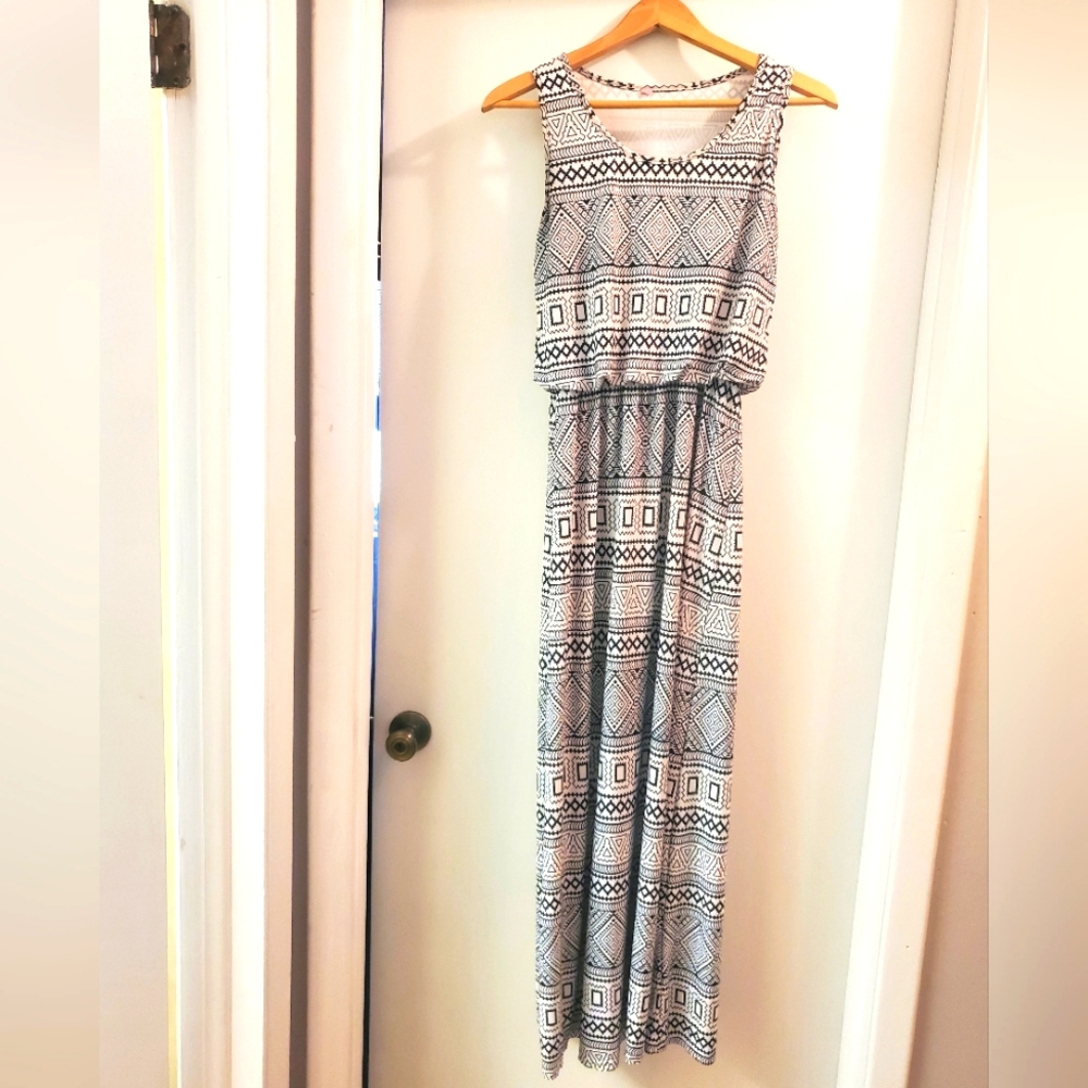 Patterned Black/White Dress